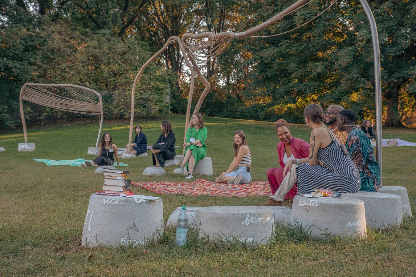 Abak Safaei-Rad reads excerpts from the eight shortlisted books together with members of the HKW team in the Forough Farrokhzad Garden, Haus der Kulturen der Welt,&nbsp;9.9.2023, Haus der Kulturen der Welt.
