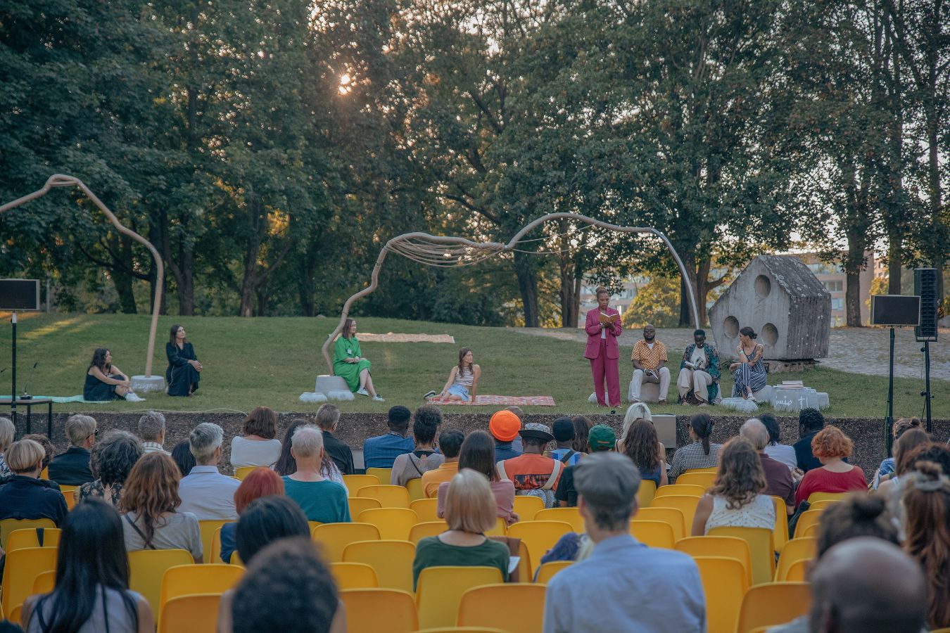 Abak Safaei-Rad reads excerpts from the eight shortlisted books together with members of the HKW team in the Forough Farrokhzad Garden, Haus der Kulturen der Welt,&nbsp;9.9.2023, Haus der Kulturen der Welt.
