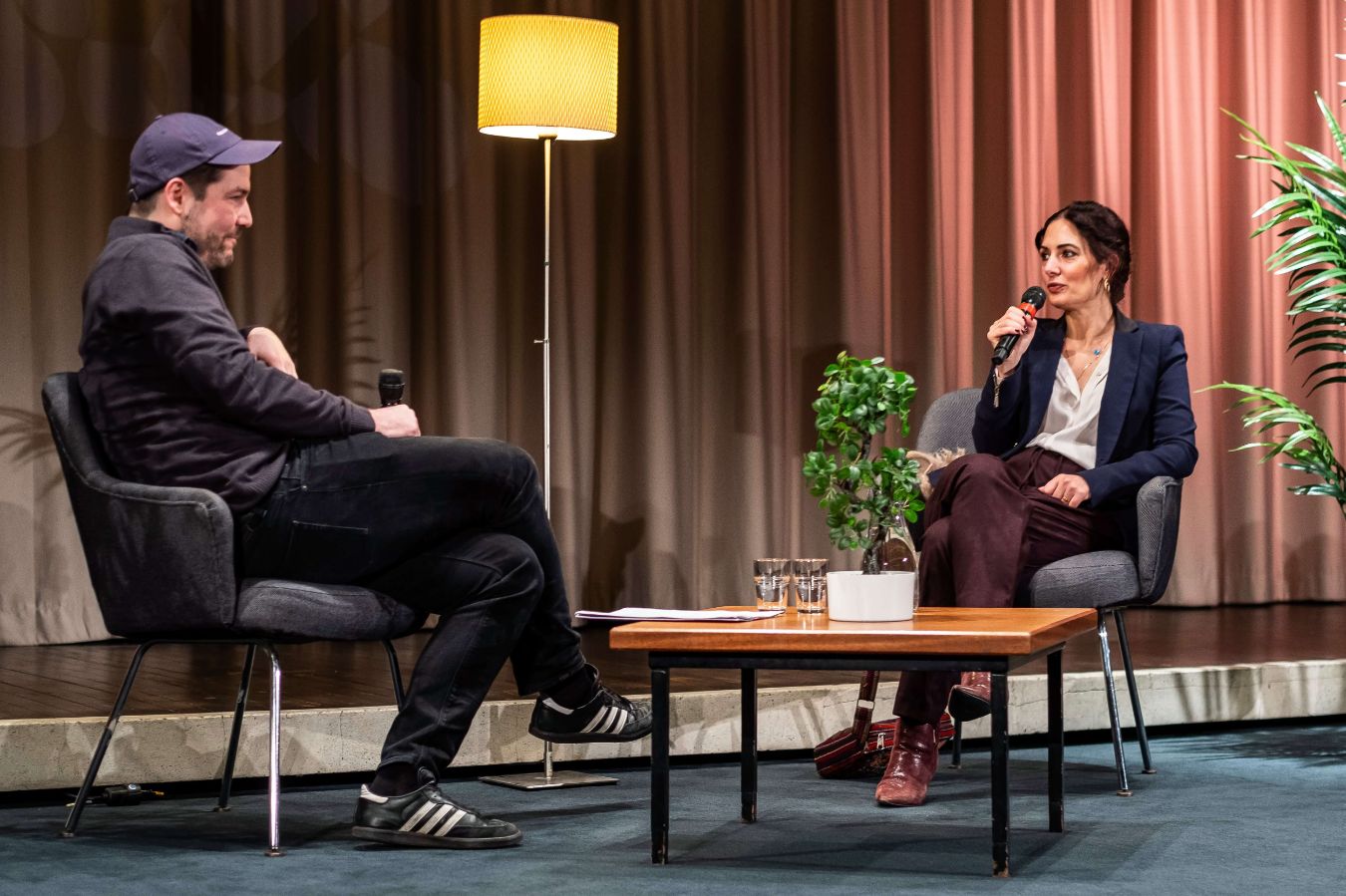 Versöhnungs­theater: Max Czollek im Gespräch mit Naika Foroutan (Thumbnail)