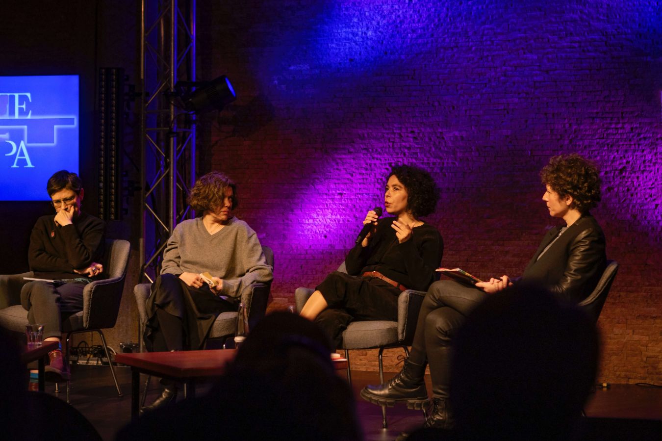 Gegenwartsbewältigung Osteuropa Panel mit Katharina Warda, Yevgenia Belorusets, Olga Shparaga, Moderation: Sasha Marianna Salzmann und Max Czollek (Thumbnail) 