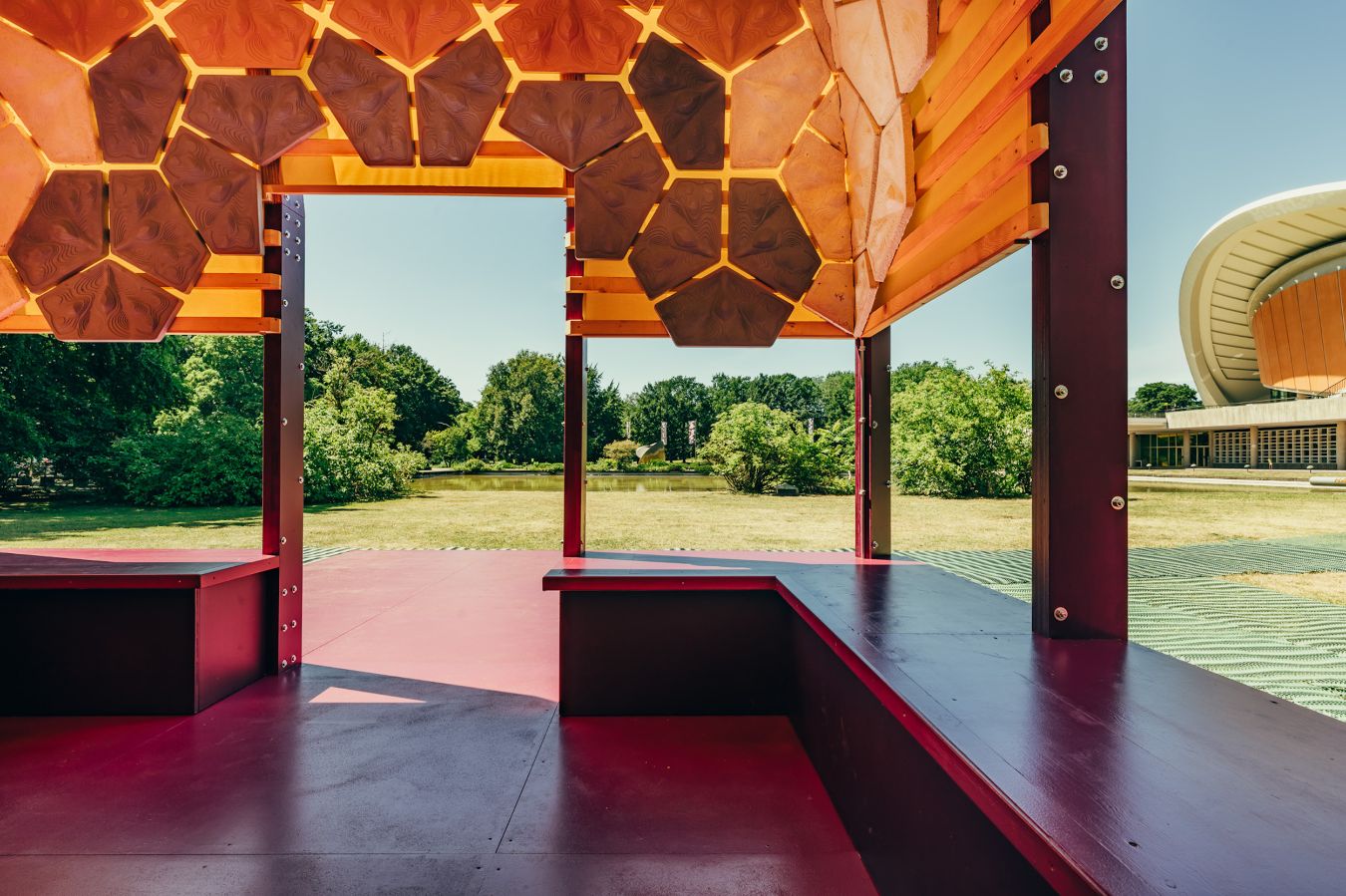 Pavillion von Mae-ling Lokko und Gustavo Crembil
