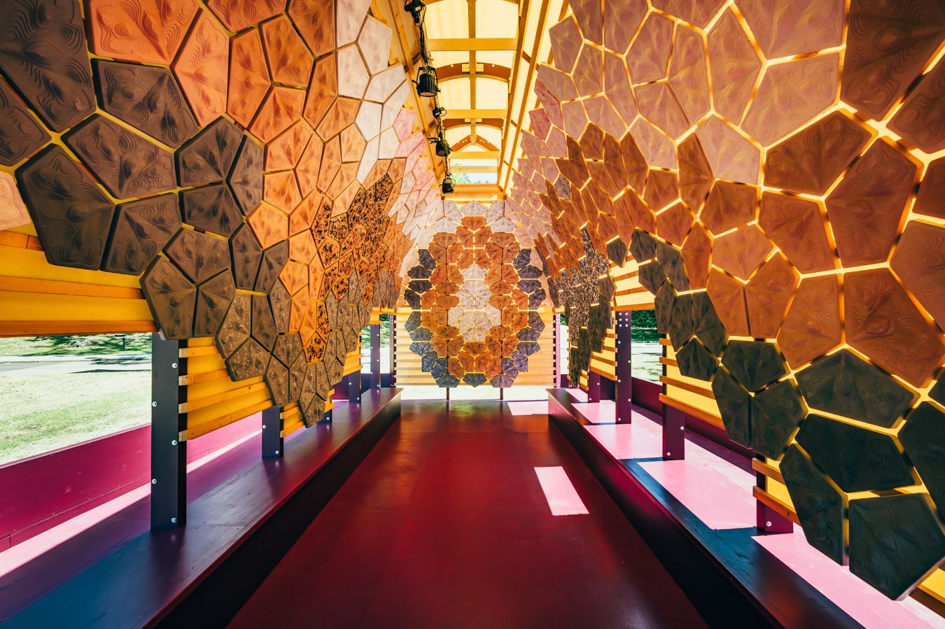 Pavillion von Mae-ling Lokko und Gustavo Crembil