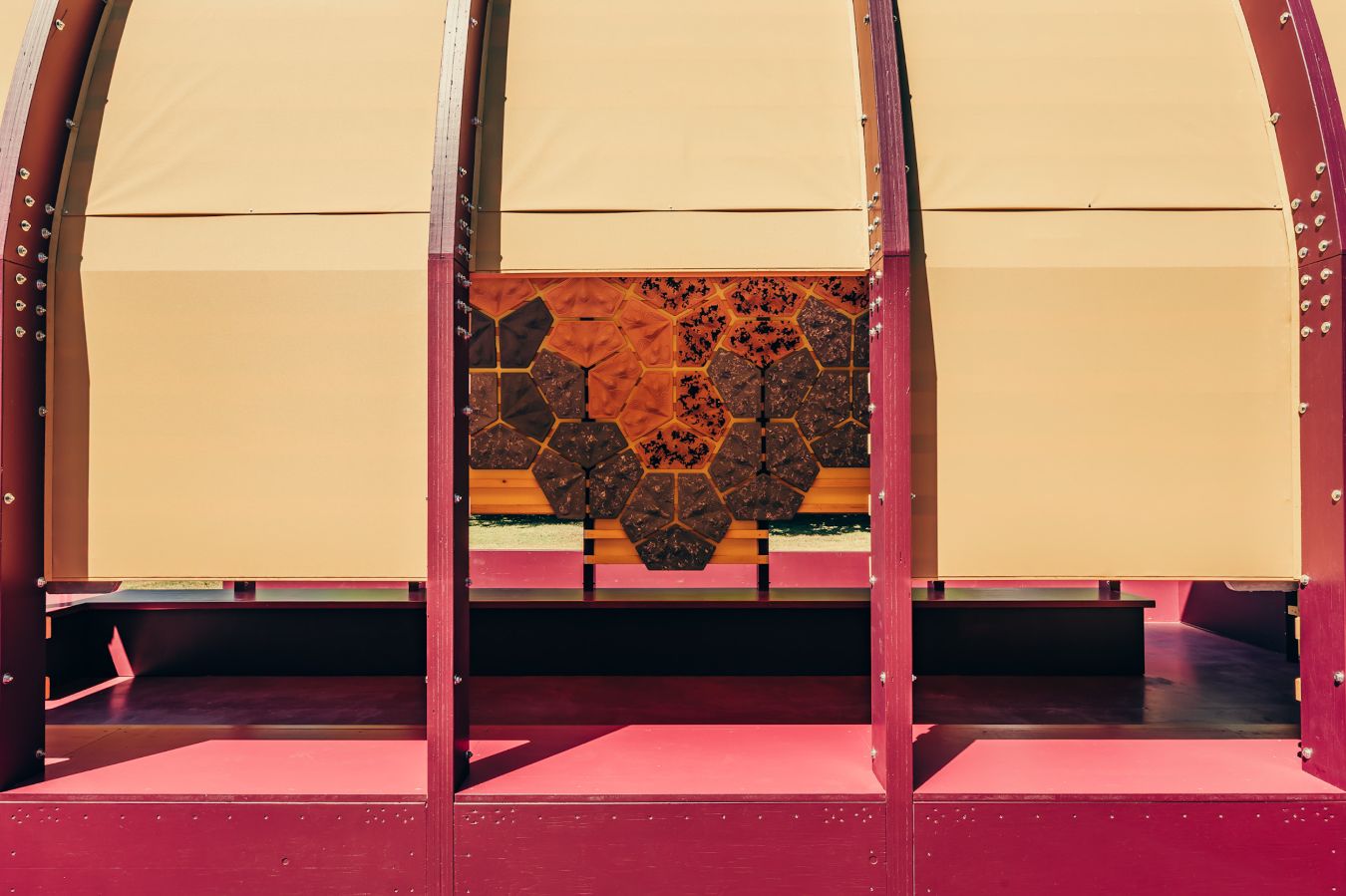 Pavillion von Mae-ling Lokko und Gustavo Crembil