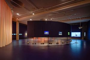 Ausstellungsansicht, Haus der Kulturen der Welt (HKW), 2023. Ausstellungsdesign: 2050+
