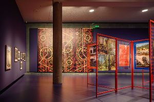 Ausstellungsansicht, Haus der Kulturen der Welt (HKW), 2023. Ausstellungsdesign: 2050+
