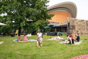 Performance by Edna Bonhomme, Haus der Kulturen der Welt (HKW), 13.8.2023.&nbsp;
