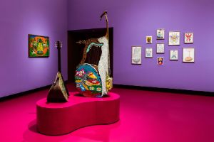 Everald Brown, Dove Harp (c. 1973), instrument, metal painted plywood, wood, plastic, H: 64.5 cm; Starry Harp (Instrument for four people) (1986), instrument, metal painted plywood, wood, plastic, H: 73 cm. Courtesy of the National Gallery of Jamaica, Kingston. Installation view of the exhibition, Haus der Kulturen der Welt (HKW), 2023.
