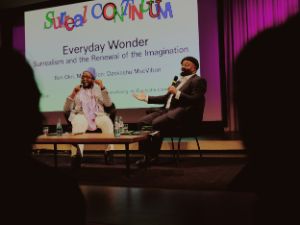 Gespr&auml;ch mit Ben Okri, moderiert von Dzekashu MacViban, 11.4.2025
