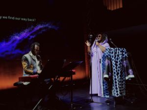 Only the word itself means what it said,&nbsp;Performance von Savanna &bdquo;Sweetwater&ldquo; Morgan, mit Kelvin Sholar, 11.4.2025
