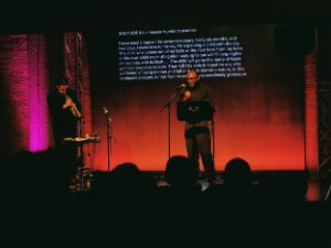 Auf der Suche nach neuen Sprachuniversen,&nbsp;Performance von Fiston Mwanza Mujila und Pablo Gīw, 12.4.2025
