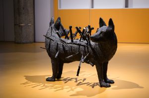 Robin Rhode,&nbsp;Ghost Dog (2008), Bronze, 88 &times; 124 &times; 80 cm
