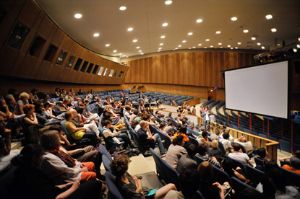 Berlin Documentary Forum 1.  Auditorium „Kleines Kino“ Bühne: Kooperative für Darstellungspolitik