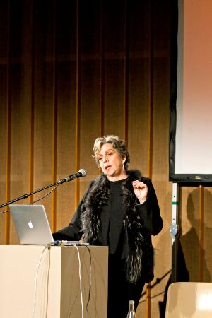 Former West. Dokumente, Konstellationen, Ausblicke