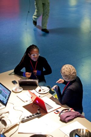 Former West. Dokumente, Konstellationen, Ausblicke