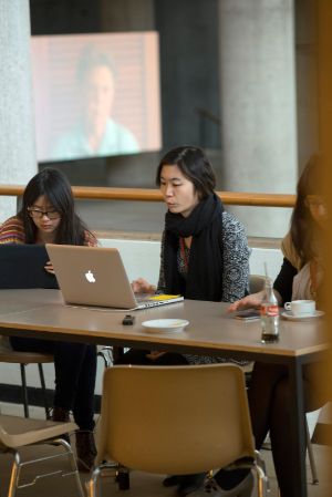 Former West. Dokumente, Konstellationen, Ausblicke