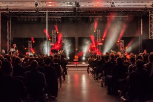 Singing the War. Deutsche Krieger: FM Einheit, Andreas Ammer with Alexander Hacke