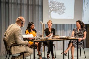 Materialgespräch "Erschlagt die Armen" . Shumona Sinha, Lena Müller & Sabine Peschel (Jury 2016)