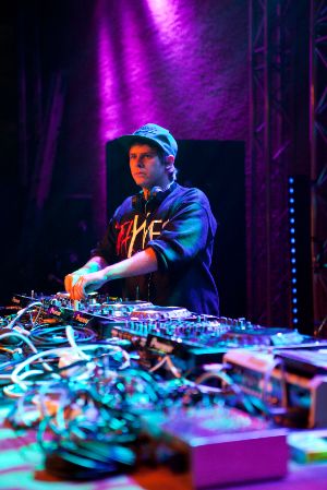 Worldtronics 2012. Electronica Surprise